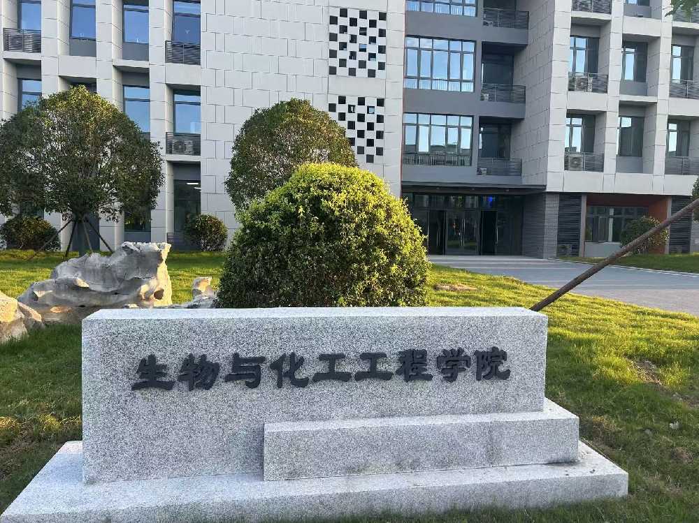 青铜峡市扬州职业大学体育场高杆灯项目